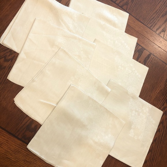 Ivory Napkins set of 8 - Picture 2 of 10